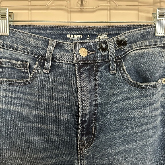 Women’s Old Navy Skinny Jeans with Distressed Details (6 tall) - Picture 3 of 8